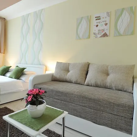 Menta Apartman * Έγκερ