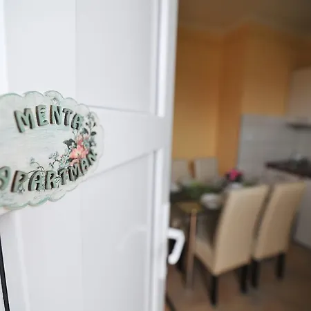 Lägenhet Menta Apartman *